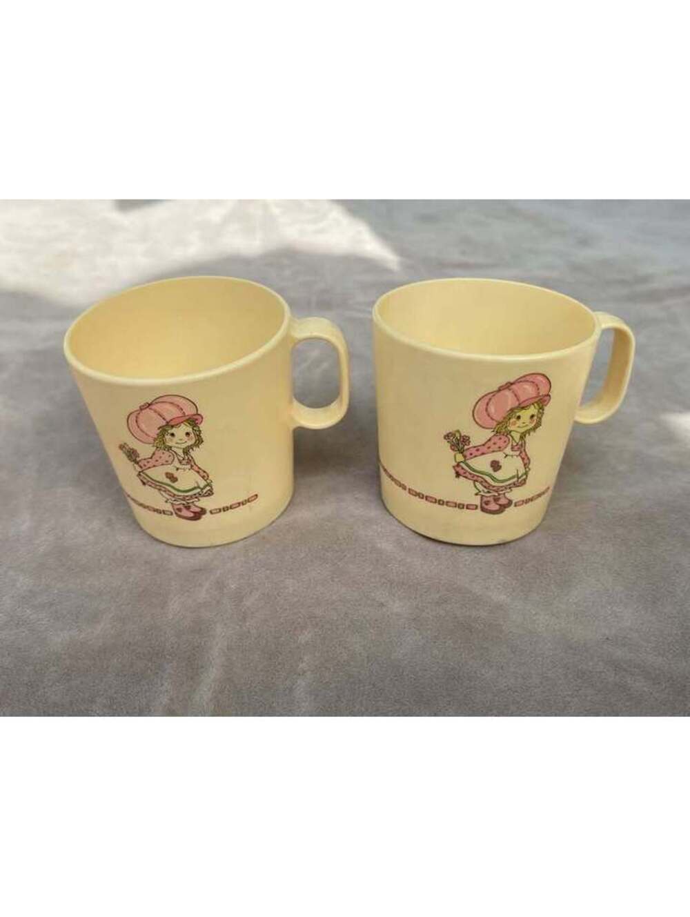 Vintage Manitowoc Strawberry Shortcake Toy Plastic Mugs - Set of 2